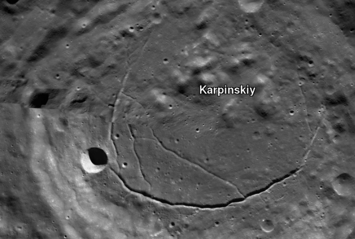 Recorte de uma imagem em gigapixel. Recorte da imagem do polo norte lunar capturada por uma sonda lunar pela NASA. O mosaico original possui aproximadamente 867 bilhões de pixels e ocupa cerca de 950 Gigabytes (comprimidos). Fonte: [NASA](http://lroc.sese.asu.edu/posts/gigapan) 